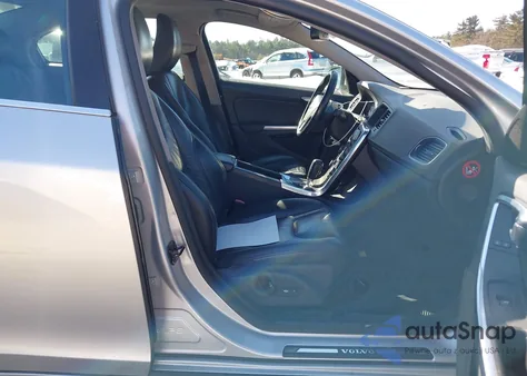 2012 Volvo S60 T5 z USA, uszkodzony, nr VIN YV1622FS9C2119435